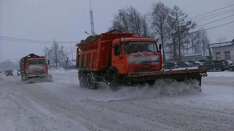 Около 3 тысяч единиц техники вывели на уборку снега в Подмосковье
