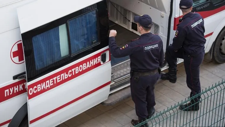 На Урале неадекватная автоледи пыталась избить сотрудников ДПС