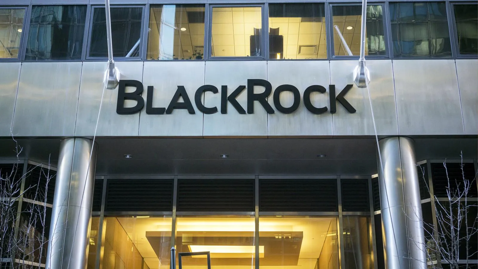 Штаб-квартира американской международной инвестиционной компании BlackRock в центре Манхэттена, Нью-Йорк. imago stock&people