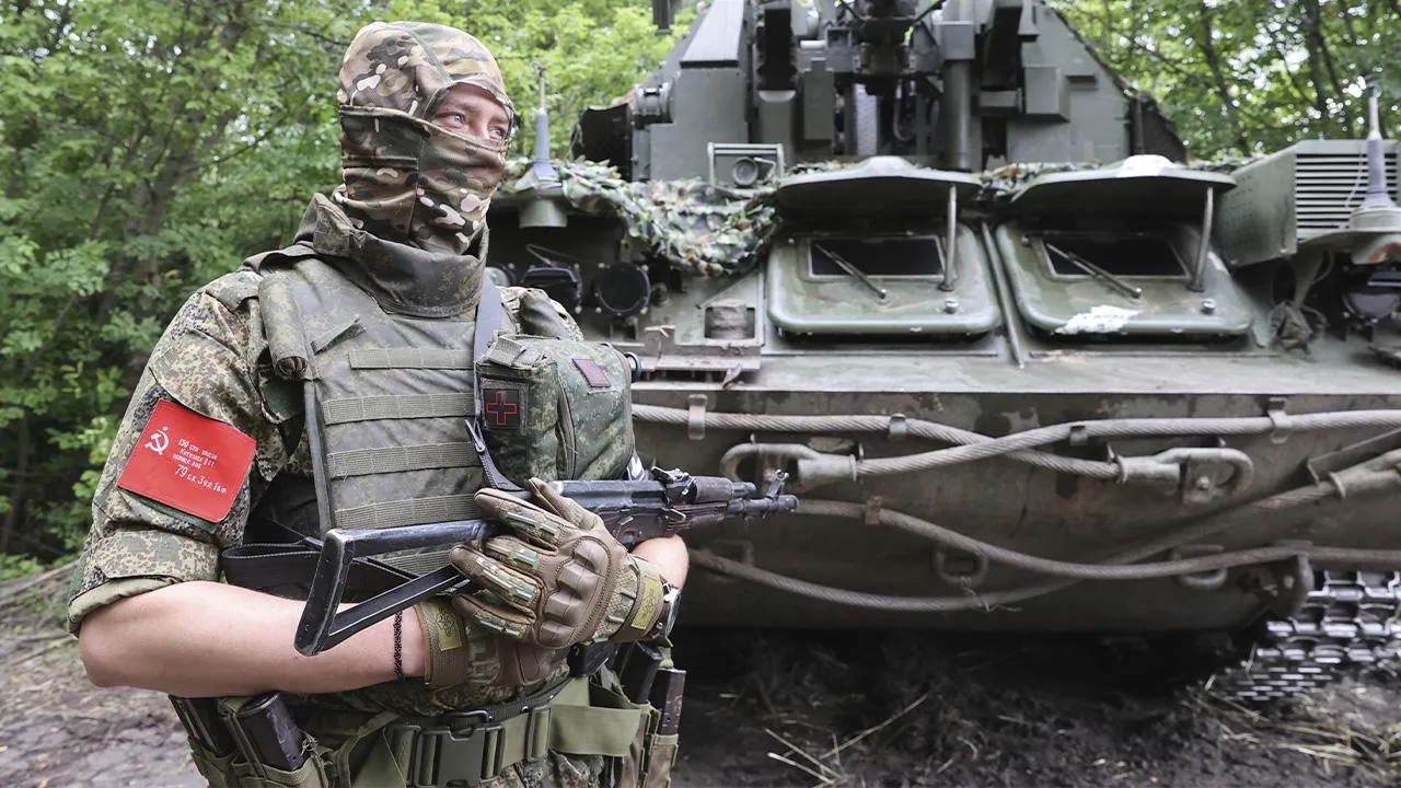 «Первые дни СВО были самыми тяжелыми»: боец рассказал, как «малолетки» героически штурмовали город в Донбассе