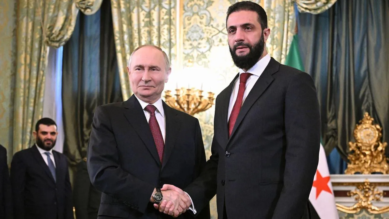Владимир Путин и президент Сирии Ахмед аш-Шараа во время встречи в Москве