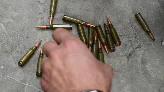 Восемьсот патронов и пистолет отобрали у бомжа-скандалиста в Сергиевом Посаде