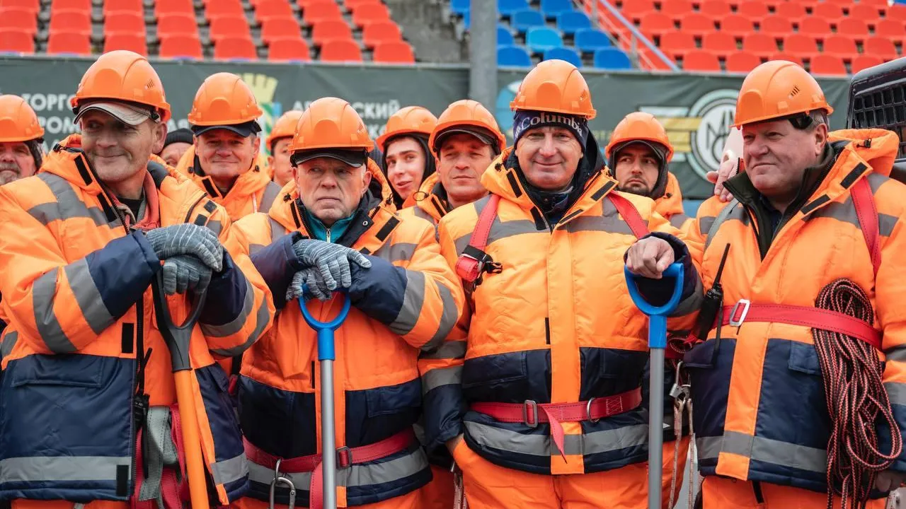Около 200 единиц техники станут поддерживать порядок в Ленинском округе этой зимой