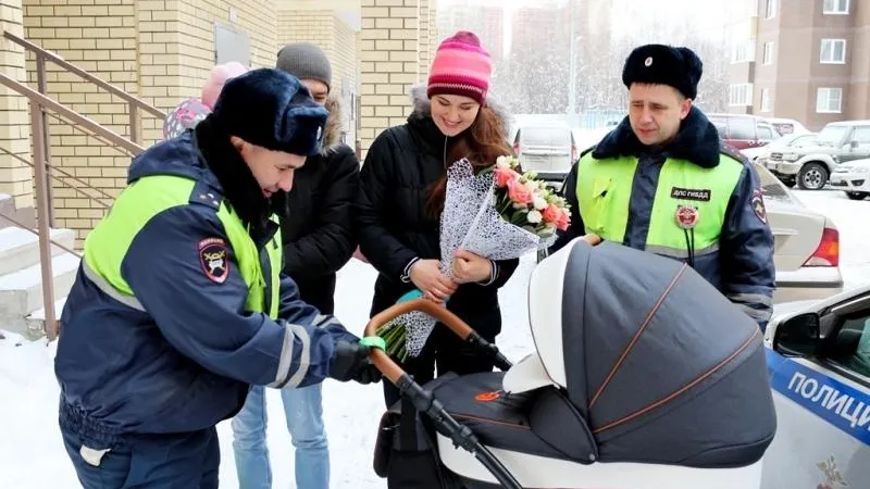 Подмосковные автоинспекторы помогли роженице добраться в роддом