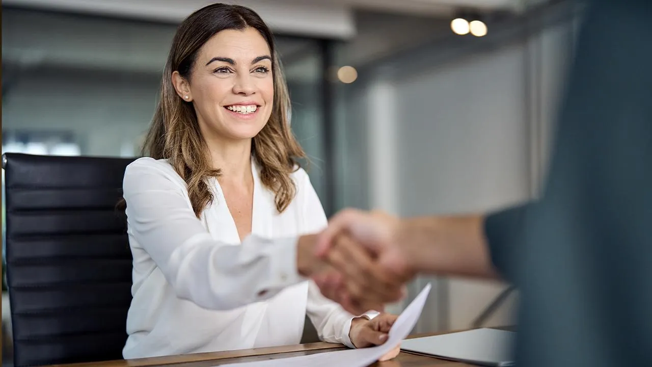 Козерогам, Близнецам, Скорпионам и Водолеям нужно менять работу до конца января — и вот почему