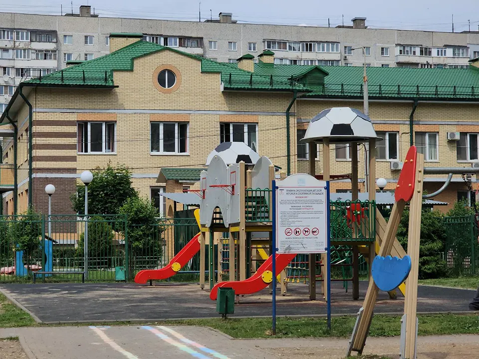 Двор возле нового дома. Фото: REGIONS/Роман Кутузов