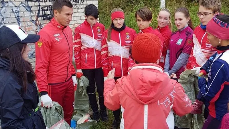 Олимпийский чемпион Александр Легков борется с мусором в Сергиевом Посаде
