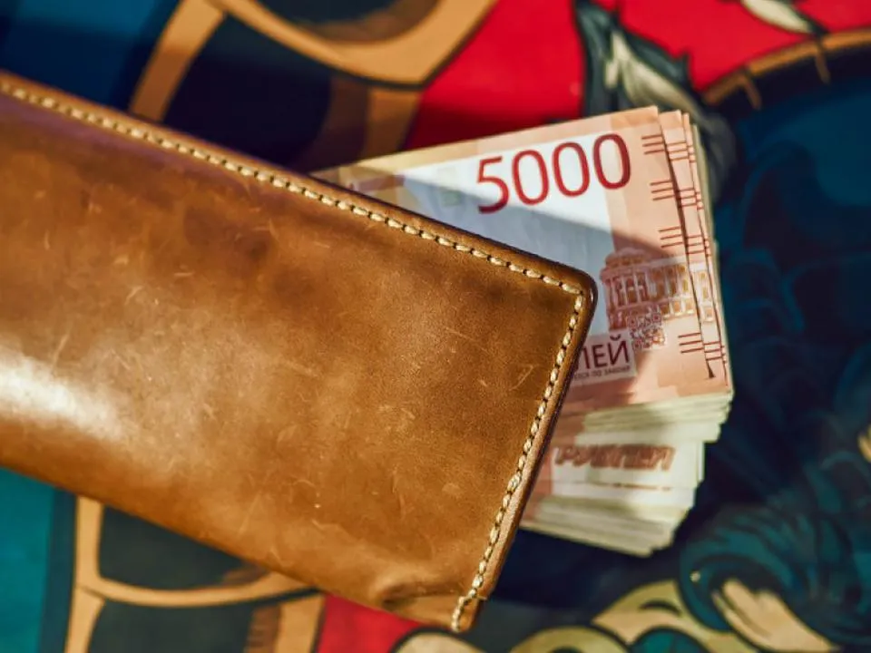Добровольная выплата: кому в России положена 13-я зарплата к Новому году