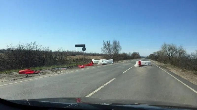 Автомобилисты сами открыли заблокированную дорогу под Воскресенском