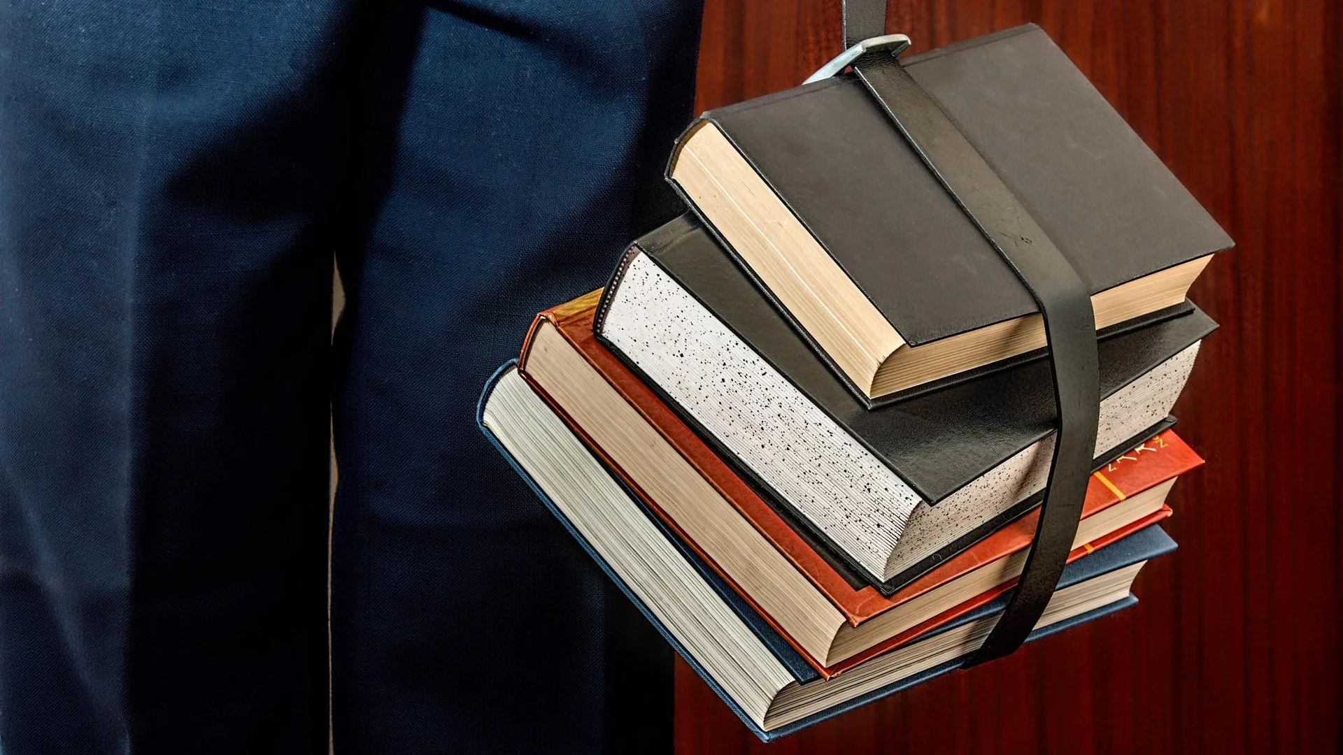 Эксперт Сосновский раскрыл запрещенную в Германии книгу