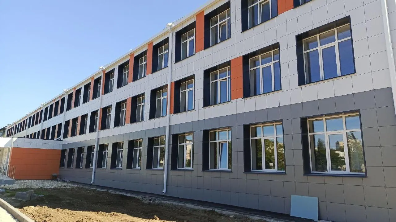 Работы по обновлению здания одной из школ завершаются в Серпухове