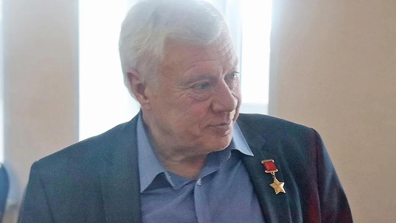 Космонавт из Фрязина, первым поднявший знамя мира над планетой, отметил юбилей
