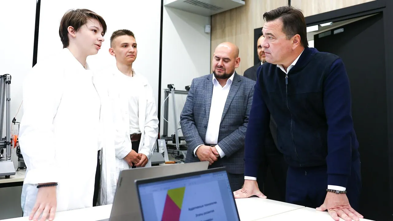 Андрей Воробьев проверил корпус Физтех-колледжа, где провели капремонт