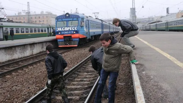 Школьник-зацепер погиб на крыше электрички во Фрязино