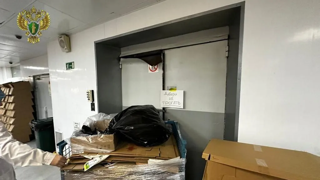 Прокуратура начала проверку после падения уборщицы в шахту лифта на предприятии в Королеве