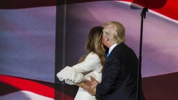 Трамп проведал жену, которая находится в больнице