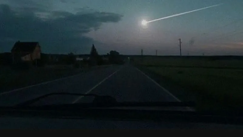 В небе над Домодедово видели летящий метеор