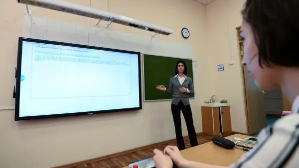 Почти 1,5 тыс молодых педагогов привлекли в Подмосковье в 2018 году