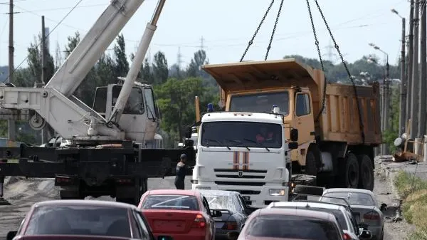 Грузовой автомобиль опрокинулся на юге столицы