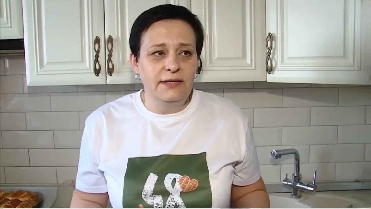 «Сушилка дышит на ладан, но мы не сдаемся»: команда волонтеров делает мясные чипсы для бойцов СВО