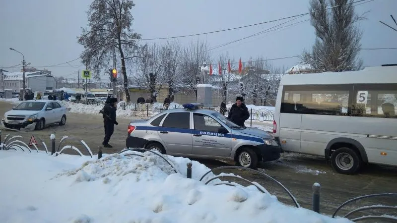 Двойное ДТП в Пушкино: в маршрутку после аварии врезались полицейские