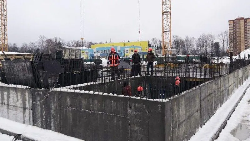 Устройство фундамента новой школы стартовало в поселке Новый городок в Щелково