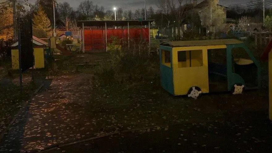 Детская площадка с плохим освещением. Фото: ТГ-канал «Подслушано | Видное (18+)».