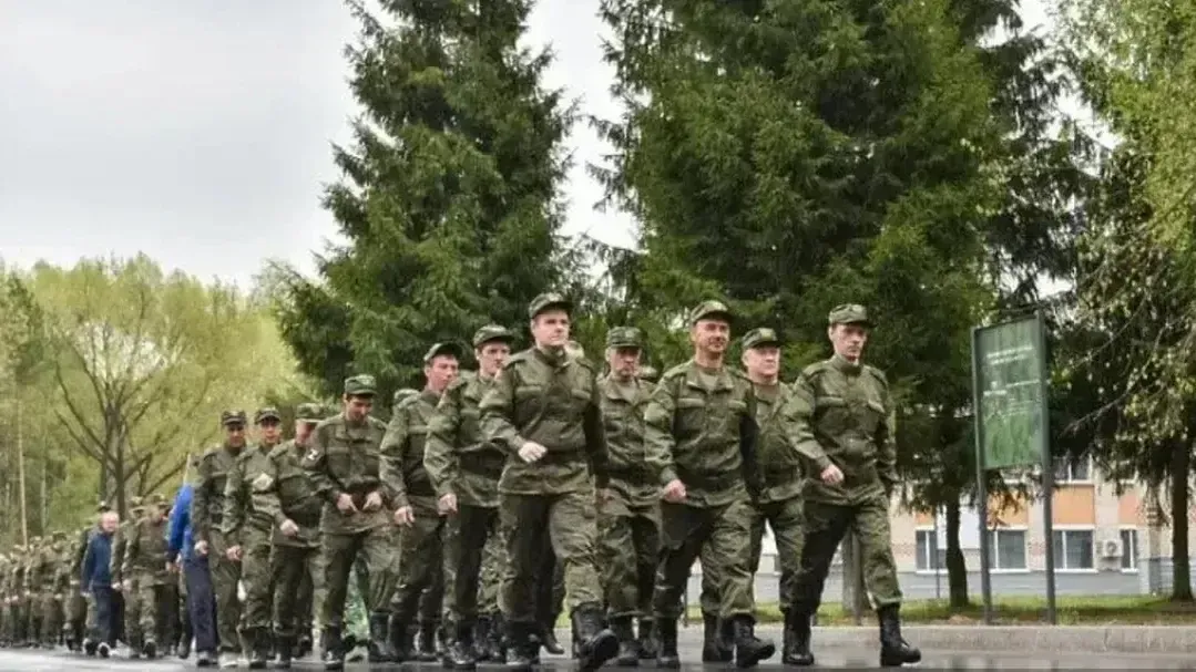 Центр отбора, расположенный в Балашихе, продолжает прием добровольцев со всей страны