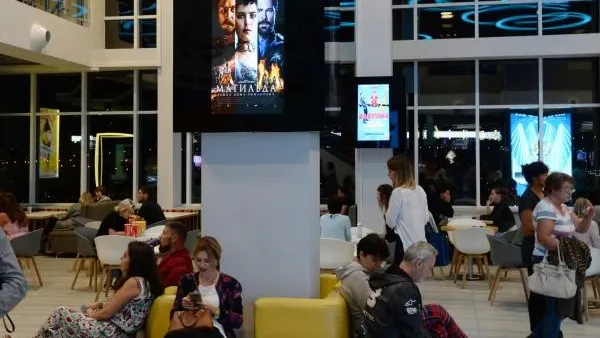 Сети сибирских кинотеатров поступили угрозы из-за «Матильды»