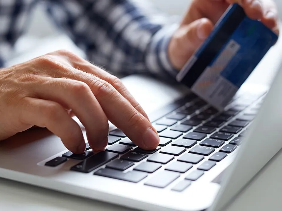 «Запах в вакууме»: продажа ношеных трусов на маркетплейсах шокировала соцсети и психологов