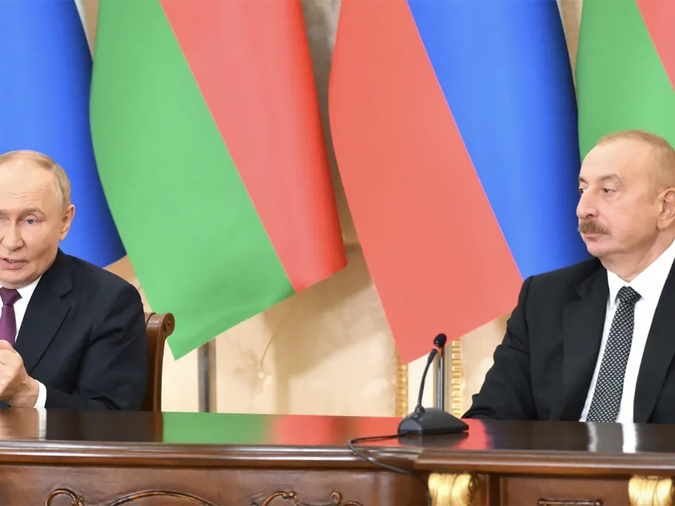 Рядом были украинские дроны: Путин рассказал, что на самом деле произошло с самолетом AZAL