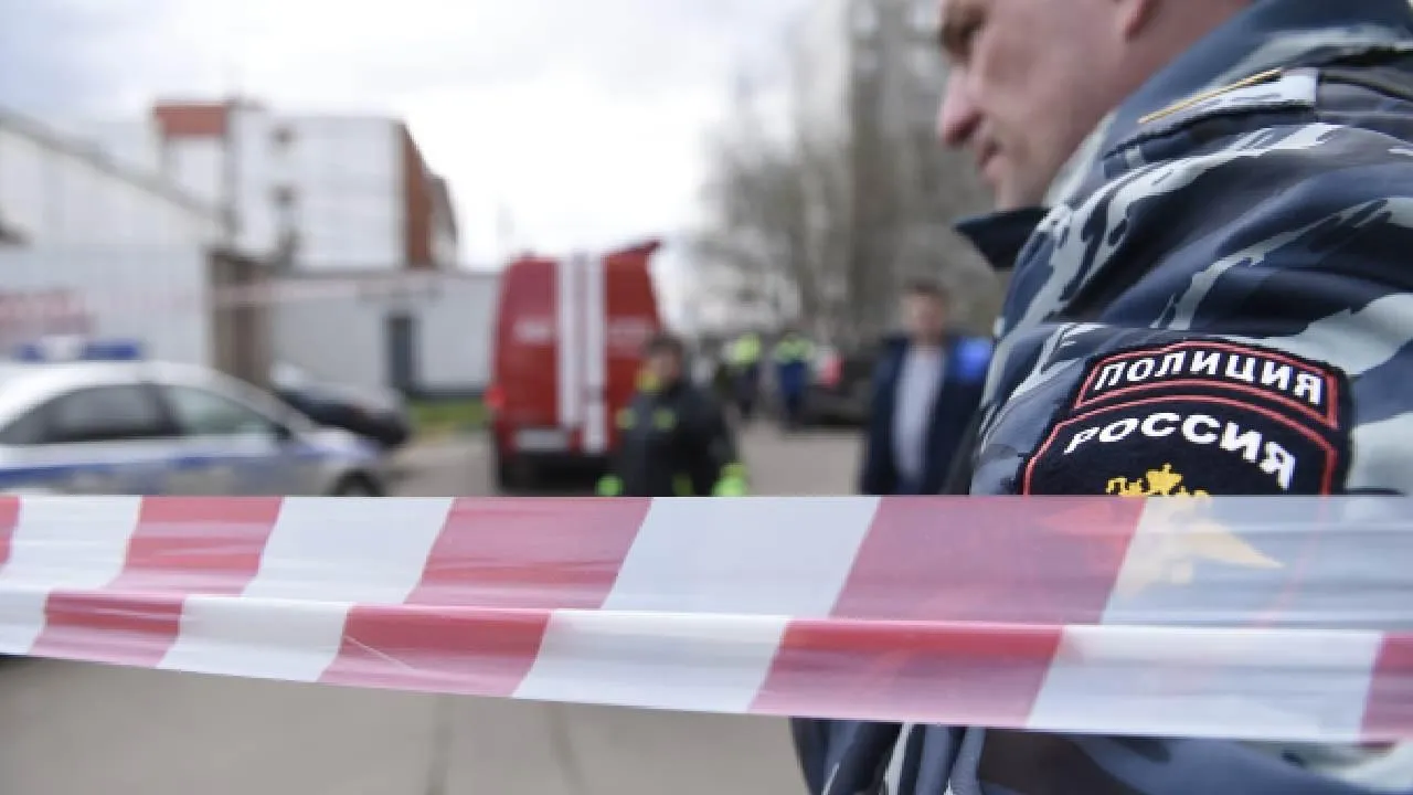 SHOT: задержанный за подрыв генерала Кириллова доставлен на место преступления в Москве