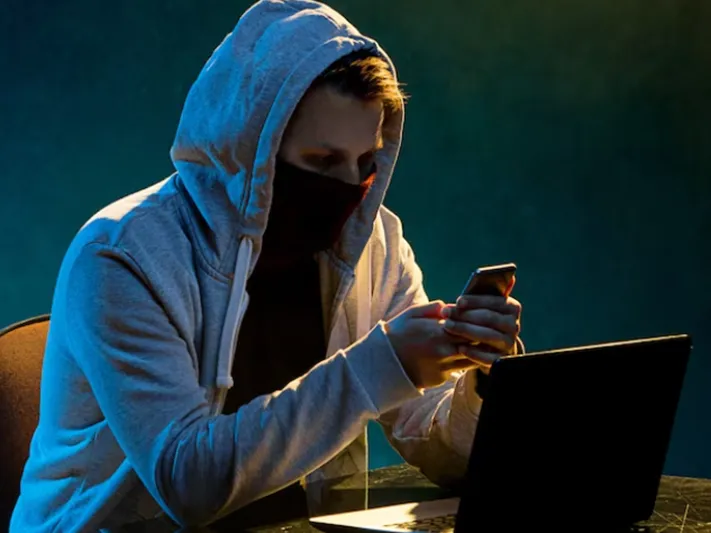 Мошенники чуть не довели пенсионерку до инфаркта, сообщив ей страшные новости о внучке
