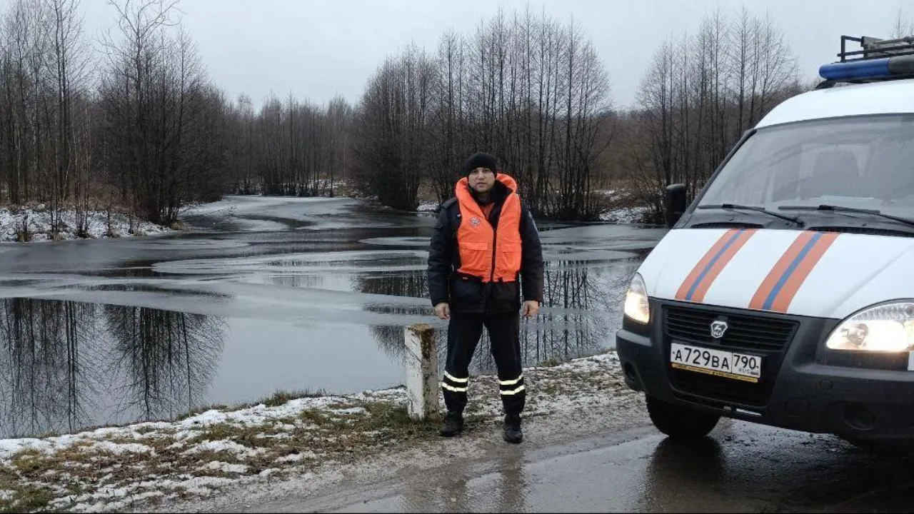 Жителей Подмосковья предупредили об опасности выхода на тонкий лед водоемов
