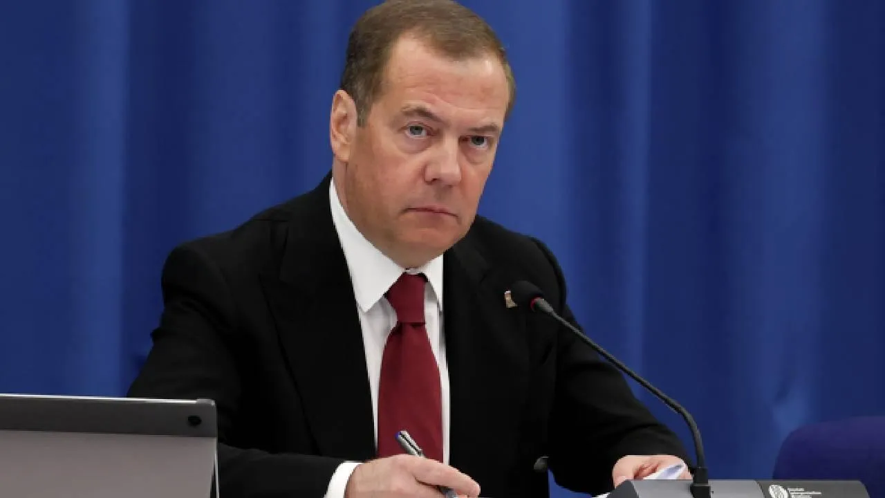 Медведев рассказал о планах расширения численности вооруженных сил РФ на 2024 год