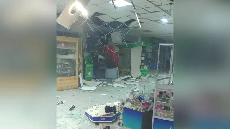Грабители взорвали банкомат в торговом центре Подольска