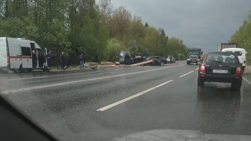 Авария парализовала движение на трассе под Сергиевым Посадом