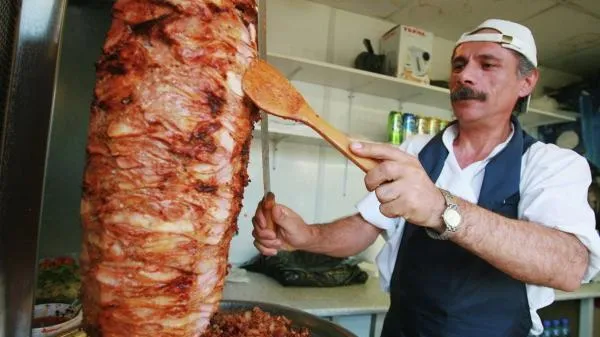 Шаурму с кишечной палочкой и сальмонеллой нашли в столичном регионе