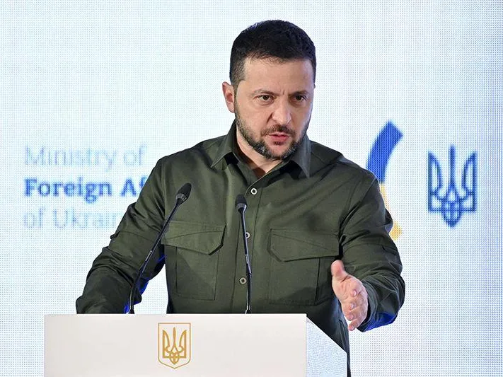 Политолог считает, что Зеленский продолжит назначать на высокие должности странных людей ради внимания