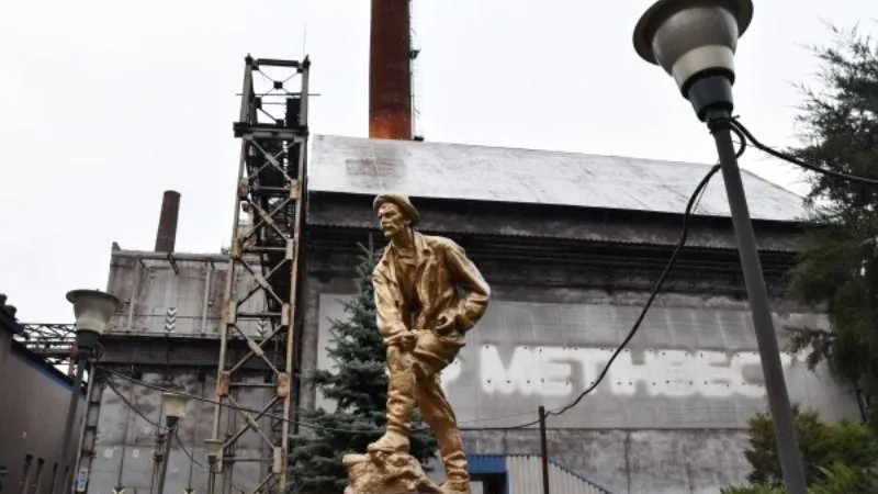 Власти Енакиево сообщили о крушении самолета в городе