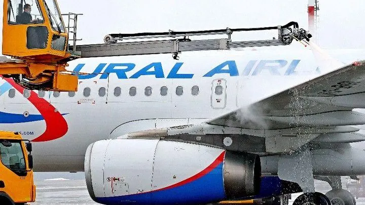 Специалист рассказал, как в аэропорту Домодедово готовят к полету самолеты