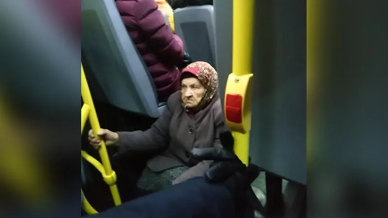 80-летняя бабушка ехала в автобусе на полу из-за бессовестных пассажиров