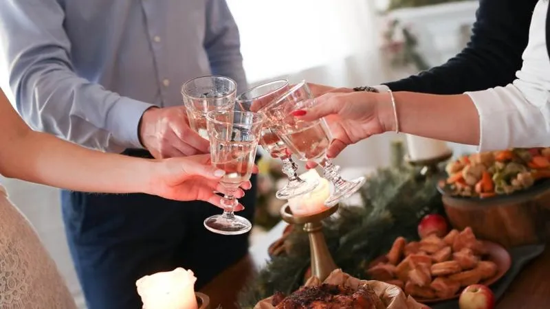 Шеф-повар рассказал, как дешево и вкусно подготовить новогодний стол