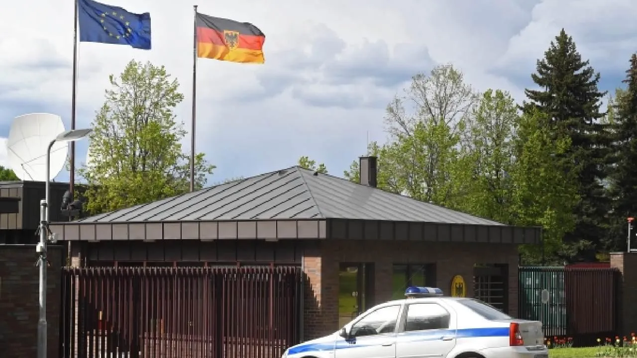 В Берлине тысячи людей вышли на акцию протеста против военной помощи Украине и Израилю
