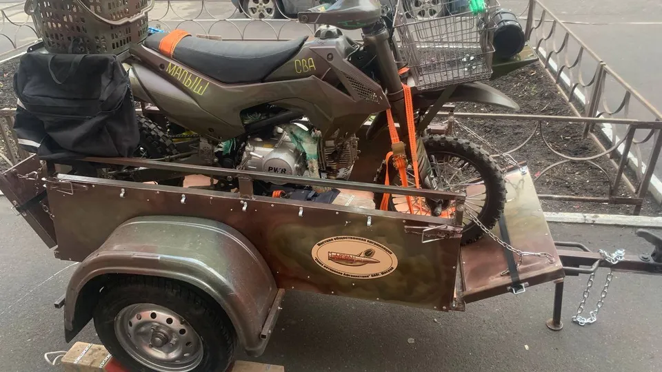 «Железный конь-трансформер»: ветеран-афганец улучшил мотоцикл реутовского школьника для зоны СВО