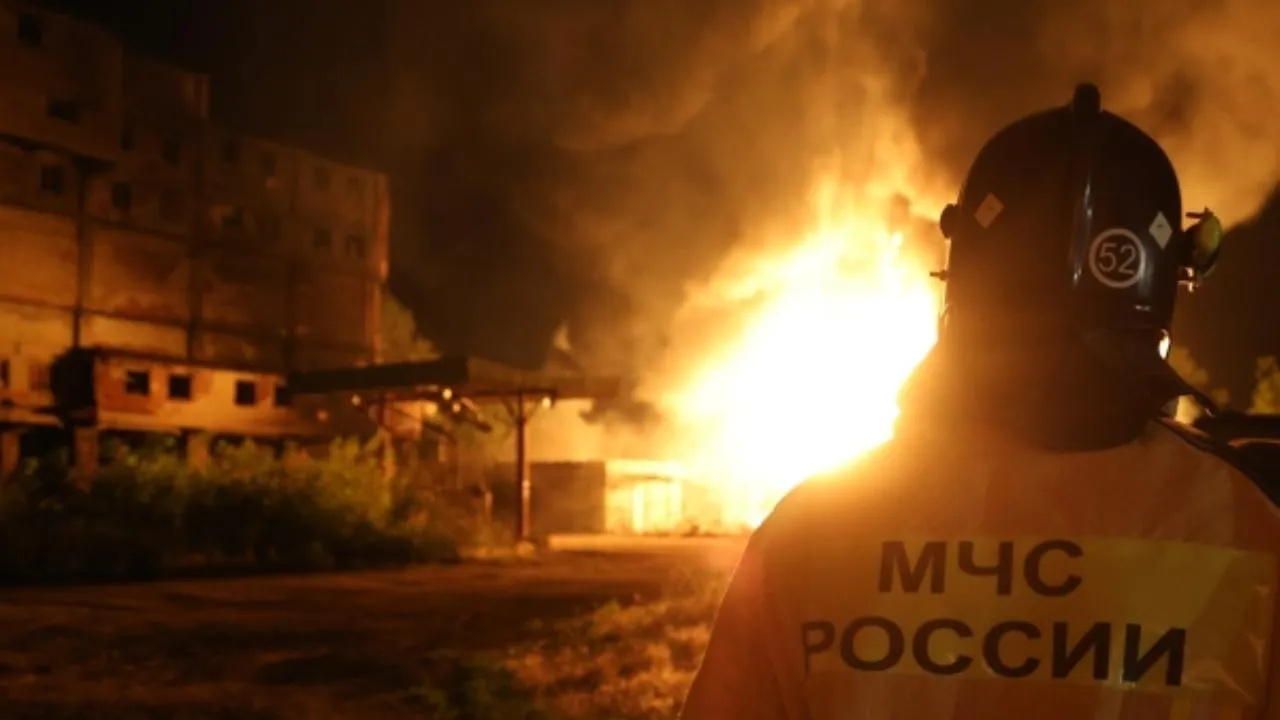 Обстрел с украинской стороны привел к пожару на нефтебазе в ДНР