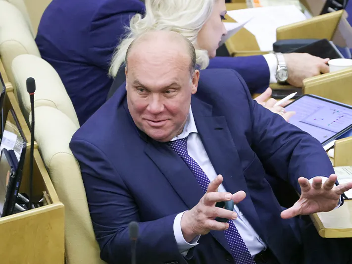 Депутат Госдумы заявил, что американцы - инопланетяне
