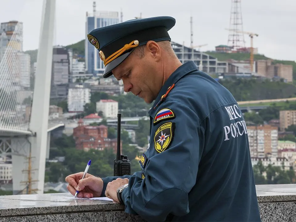 «Народ на водных лыжах катается, привязав их к машинам»: жуткий потоп во Владивостоке не смутил местных жителей