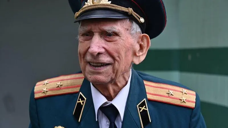 Председатель Мособлдумы поздравил ветерана Великой Отечественной войны с днем рождения