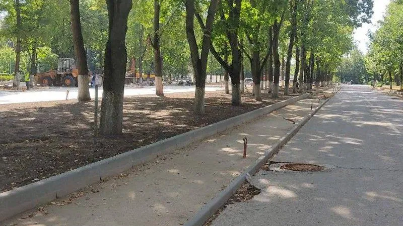 Благоустройство площади перед Дворцом культуры выполнено на 40% в подмосковном Жуковском